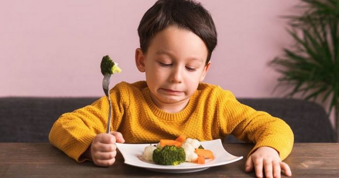 Biếng ăn là một trong những dấu hiệu trẻ bị thiếu kẽm