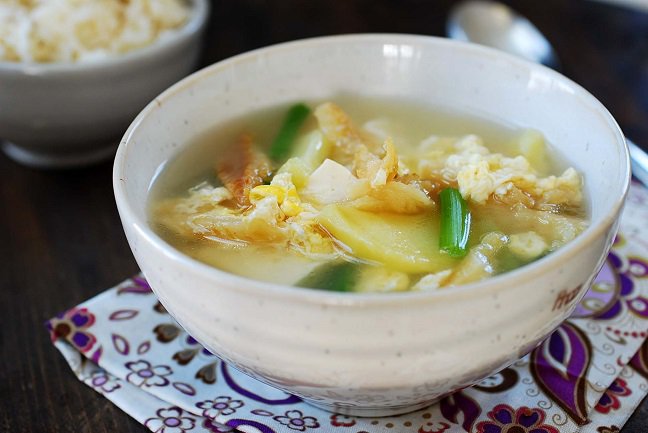 Công thức nấu súp cá Minh Thái khô với khoai tây hấp dẫn tại gia