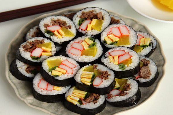 Công thức thực hiện món gimbap với cá ngừ đậm vị Hàn Quốc