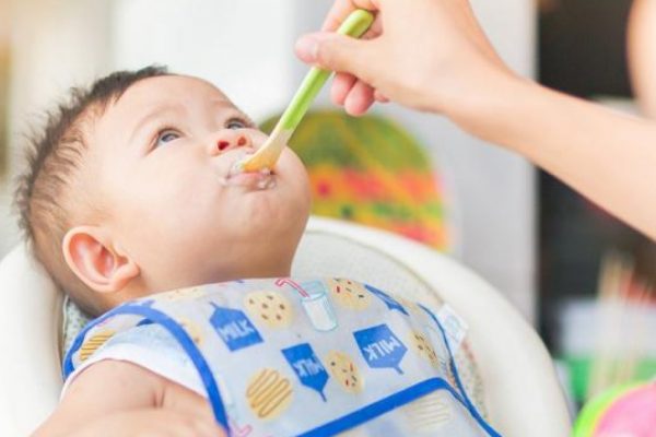 Một số lỗi thường xuyên mắc phải của bố mẹ về dinh dưỡng cho trẻ