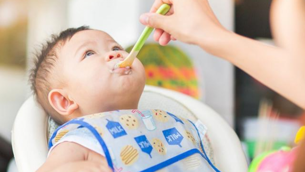 Một số lỗi thường xuyên mắc phải của bố mẹ về dinh dưỡng cho trẻ