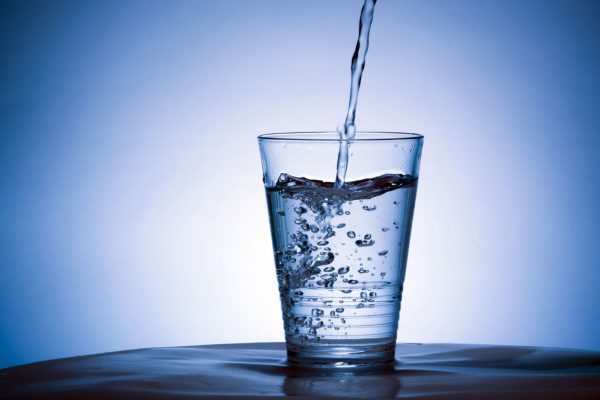 Những lưu ý khi cho trẻ uống nước và những loại nước nhất định phải tránh